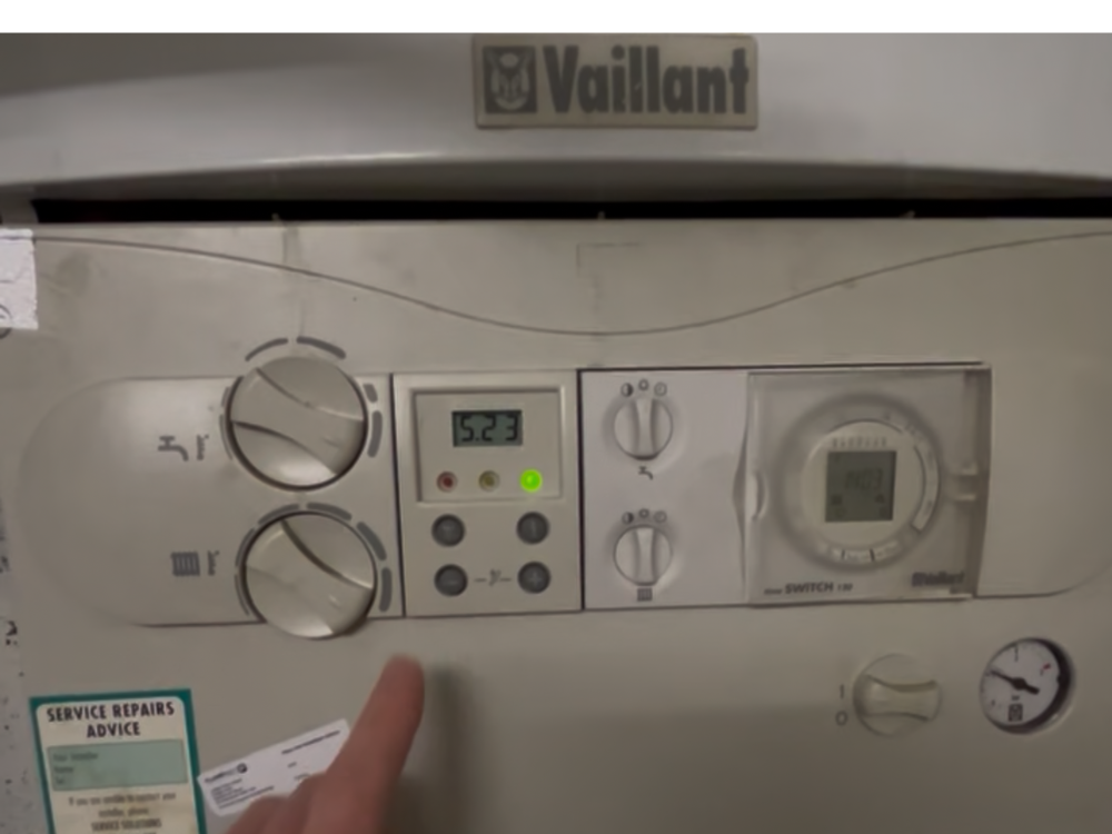 Confused Vaillant TURBOmax Plus 828 E printed circuit board failure